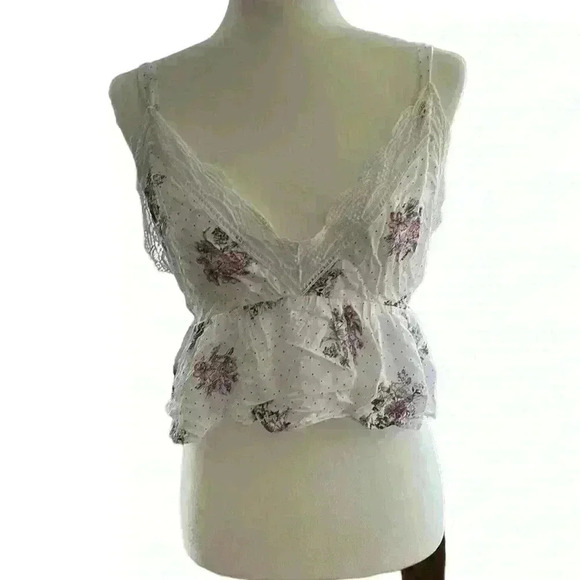 NWT Francesca’s White Floral Crop Top/ Blouse Size Medium - Picture 2 of 5